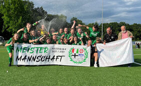 Die Frauen der TSG Lütter feiern die Hessenmeisterschaft. Foto: Verein
