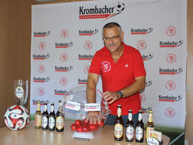 AH-Pokalspielleiter Klaus Orschel in Aktion. Foto: Nöthen